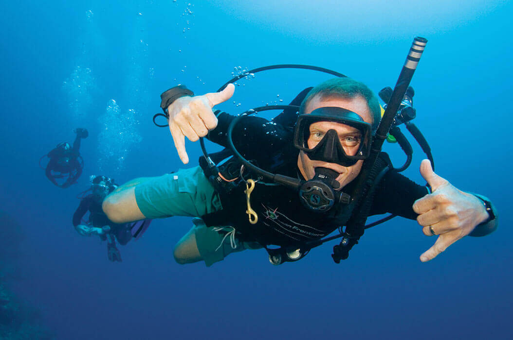 Un plongeur pendant sa formation advanced open water diver